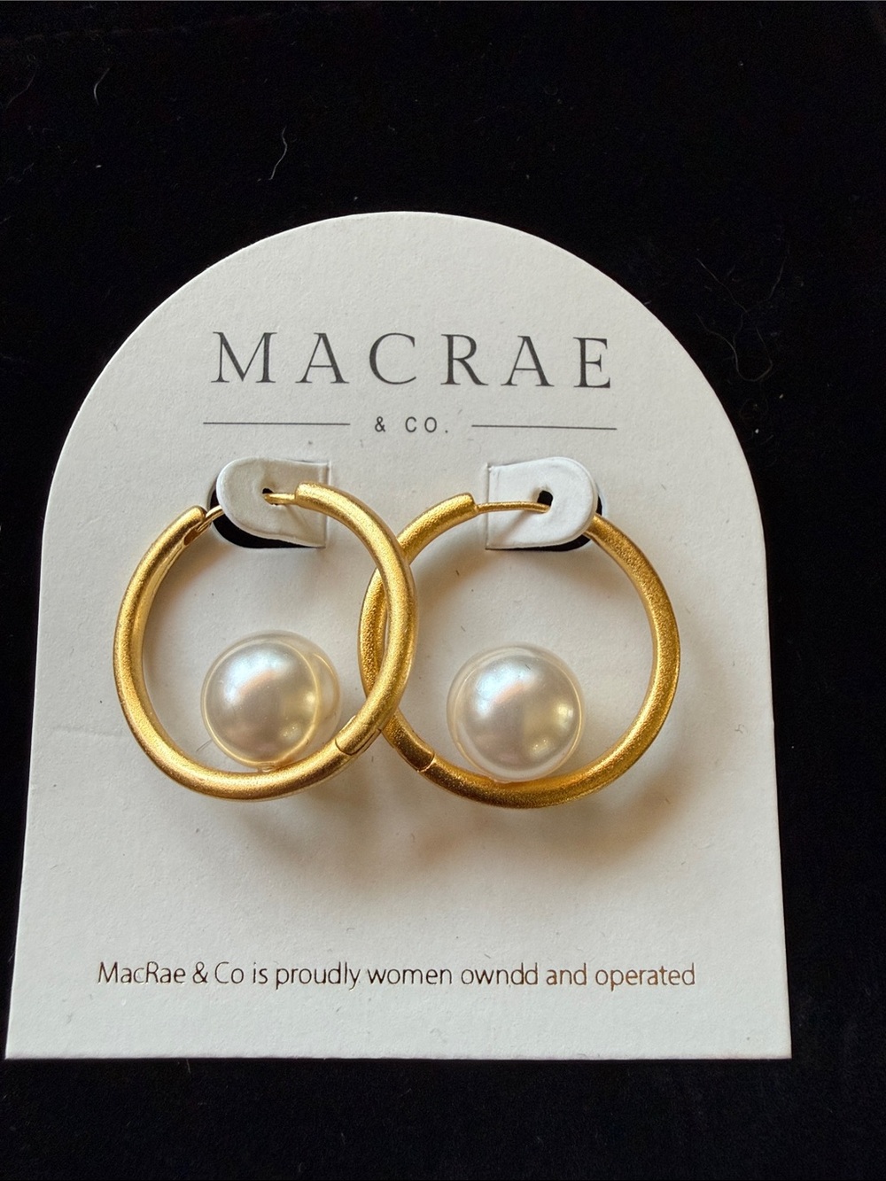 MACRAE Gold Hoop Earrings with Pearl Accent